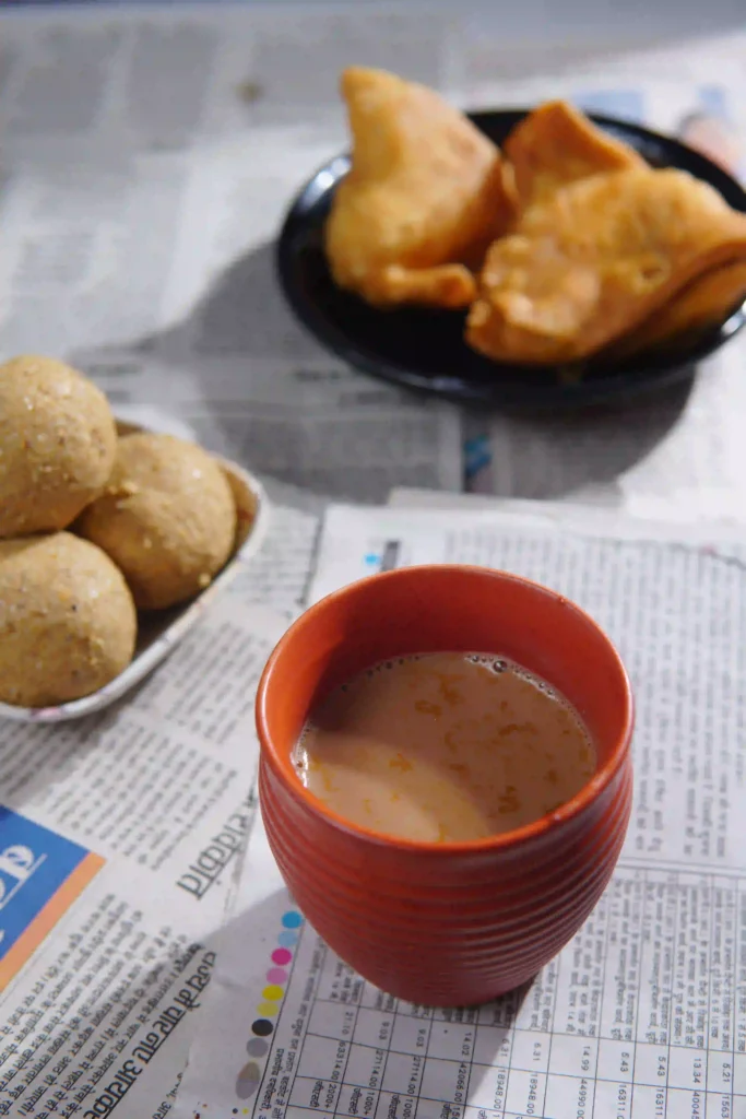 Kullad tea with samosas and laddu